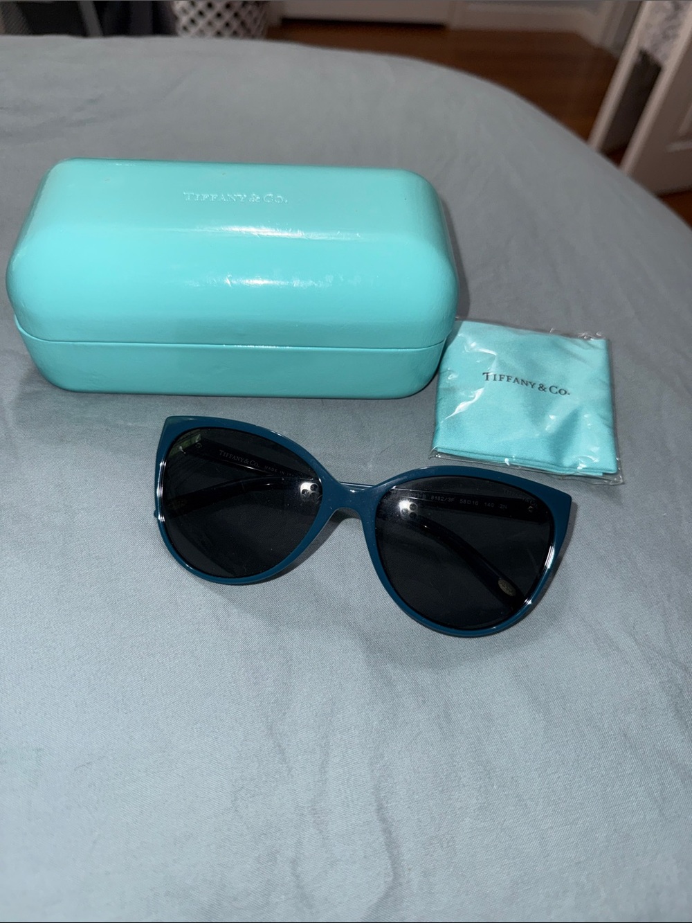 Tiffany & Co. Women’s Dark Blue Cat-Eye Sunglasses Tiffany Blue Case